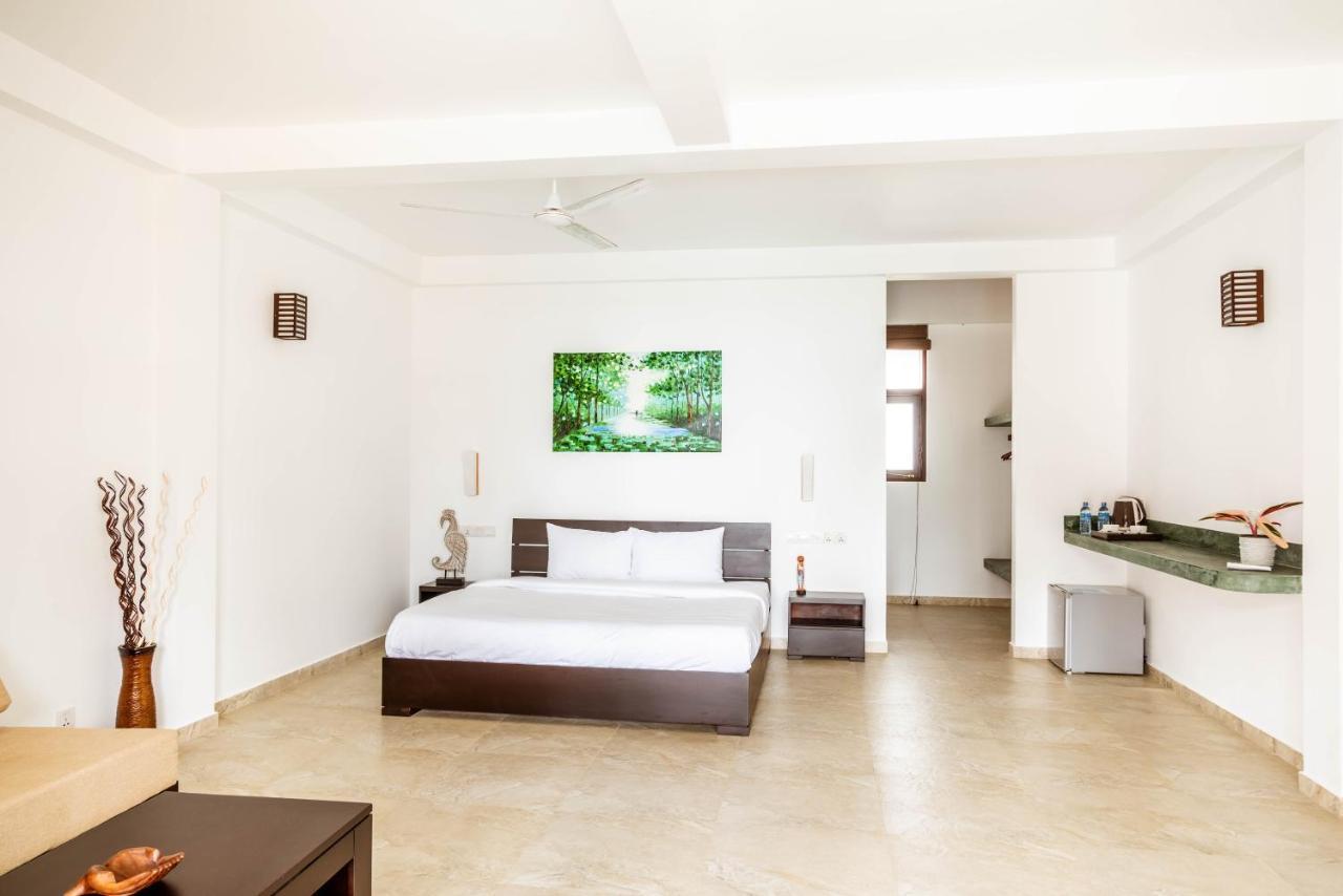 Green Parrot Beach Resort Tangalle Exterior foto