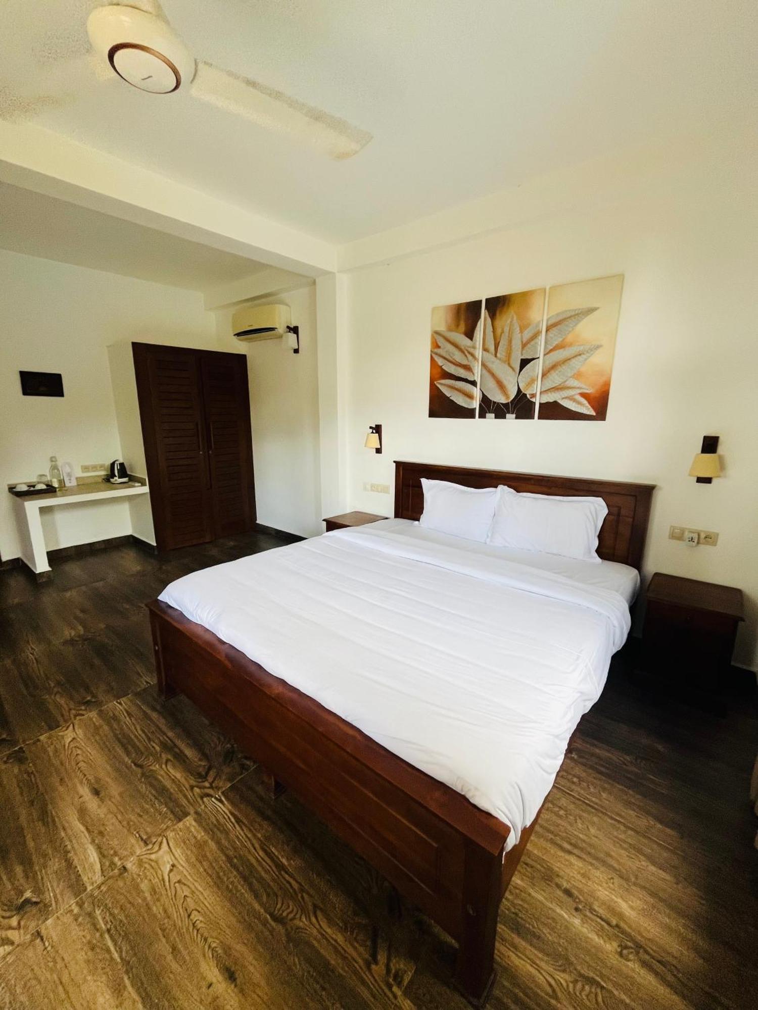 Green Parrot Beach Resort Tangalle Exterior foto
