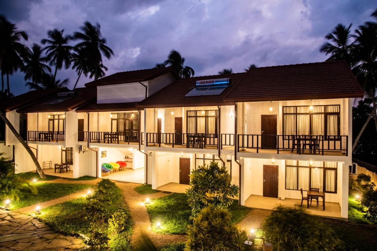 Green Parrot Beach Resort Tangalle Exterior foto
